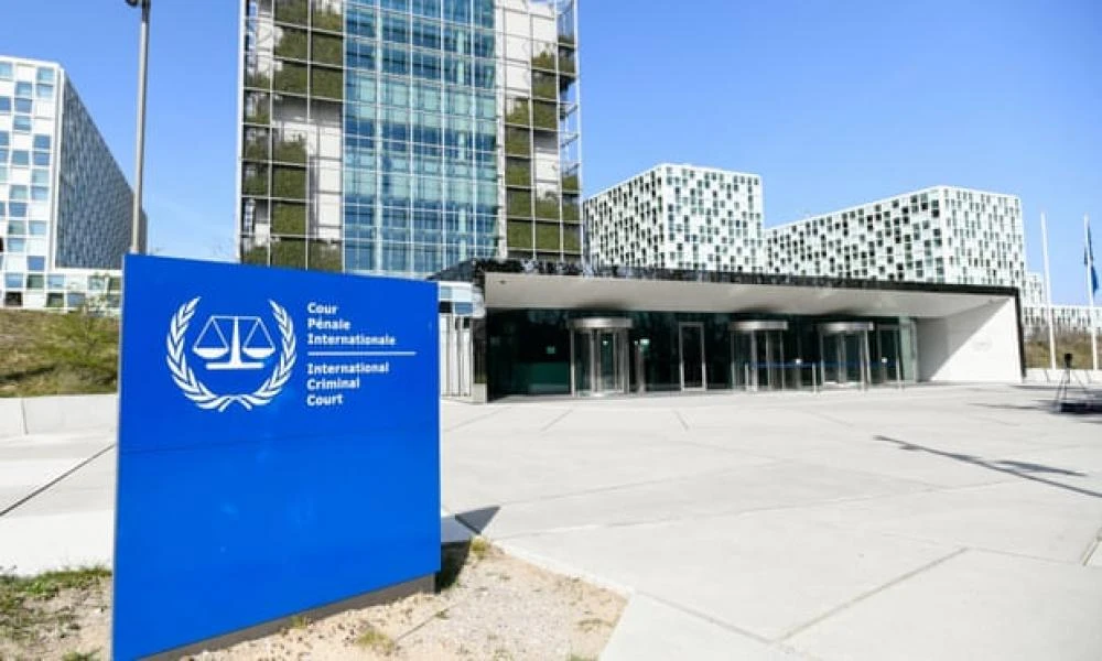Συνελήφθη Ρώσος κατάσκοπος που προσπαθούσε να διεισδύσει στο δικαστήριο εγκλημάτων πολέμου